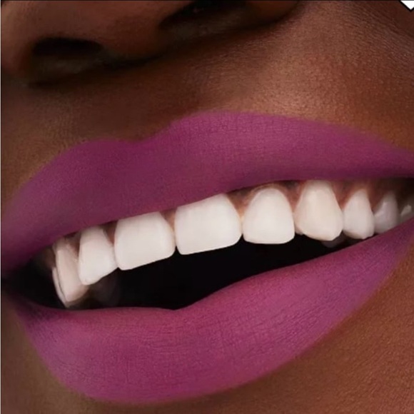 MAC Cosmetics Powder Kiss Lipstick in Fuchsia Frenzy New 1.5g no box - Picture 8 of 12